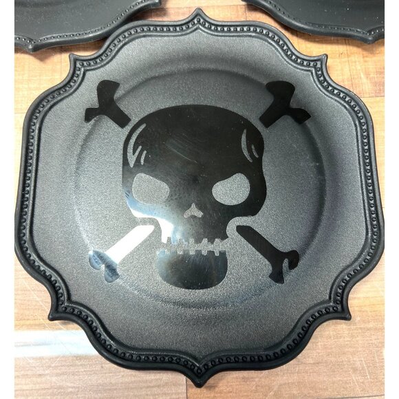 Halloween Skull & Crossbones Black Plates Set Of 3 - Picture 2 of 2